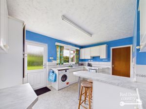 Kitchen/Breakfast Room- click for photo gallery